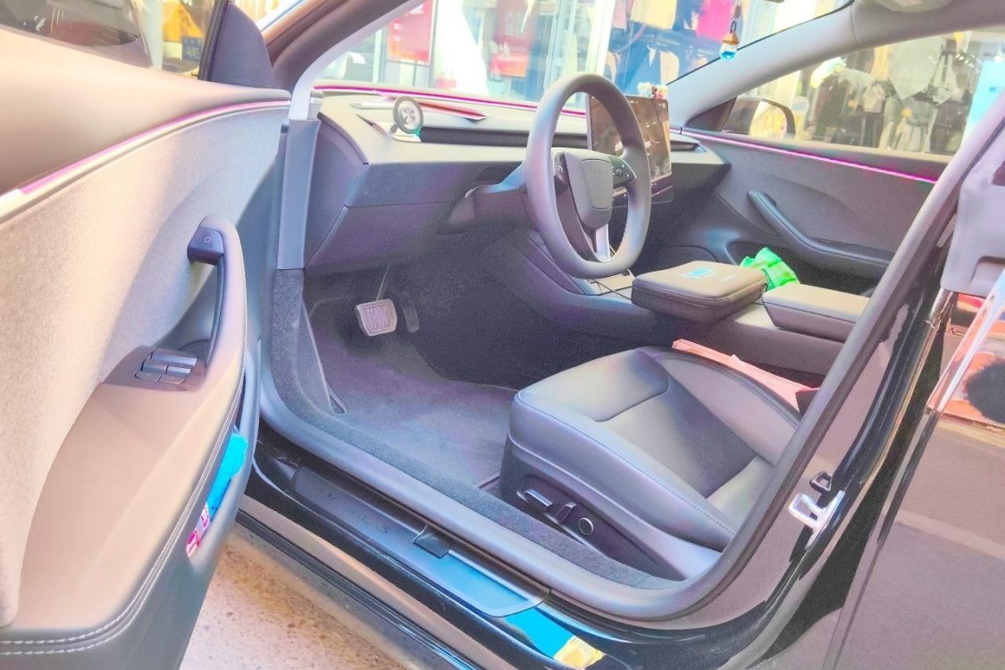 Tesla Model 3 2024 immagine di auto #23