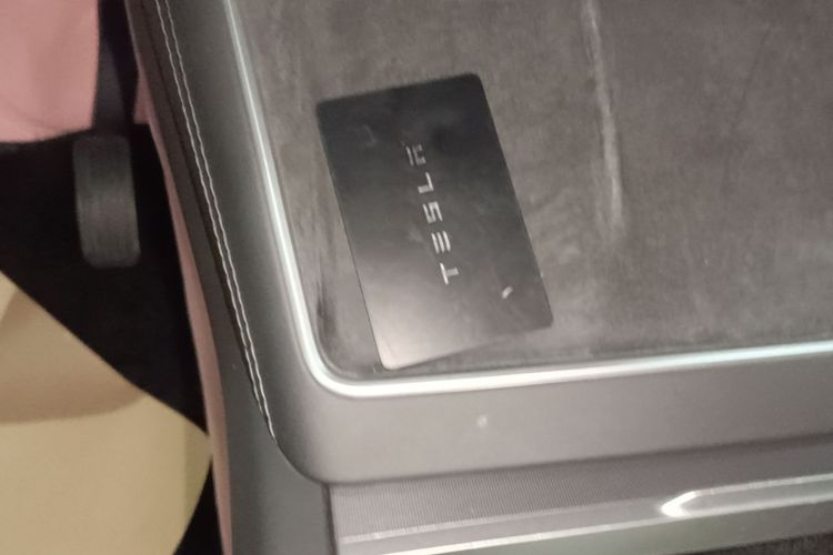 Tesla Model Y 2025 car image #9