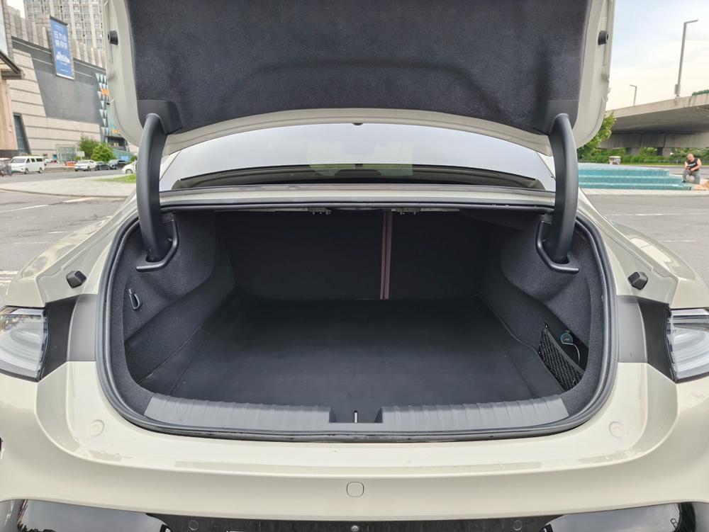MI SU7 2024 immagine di auto #15