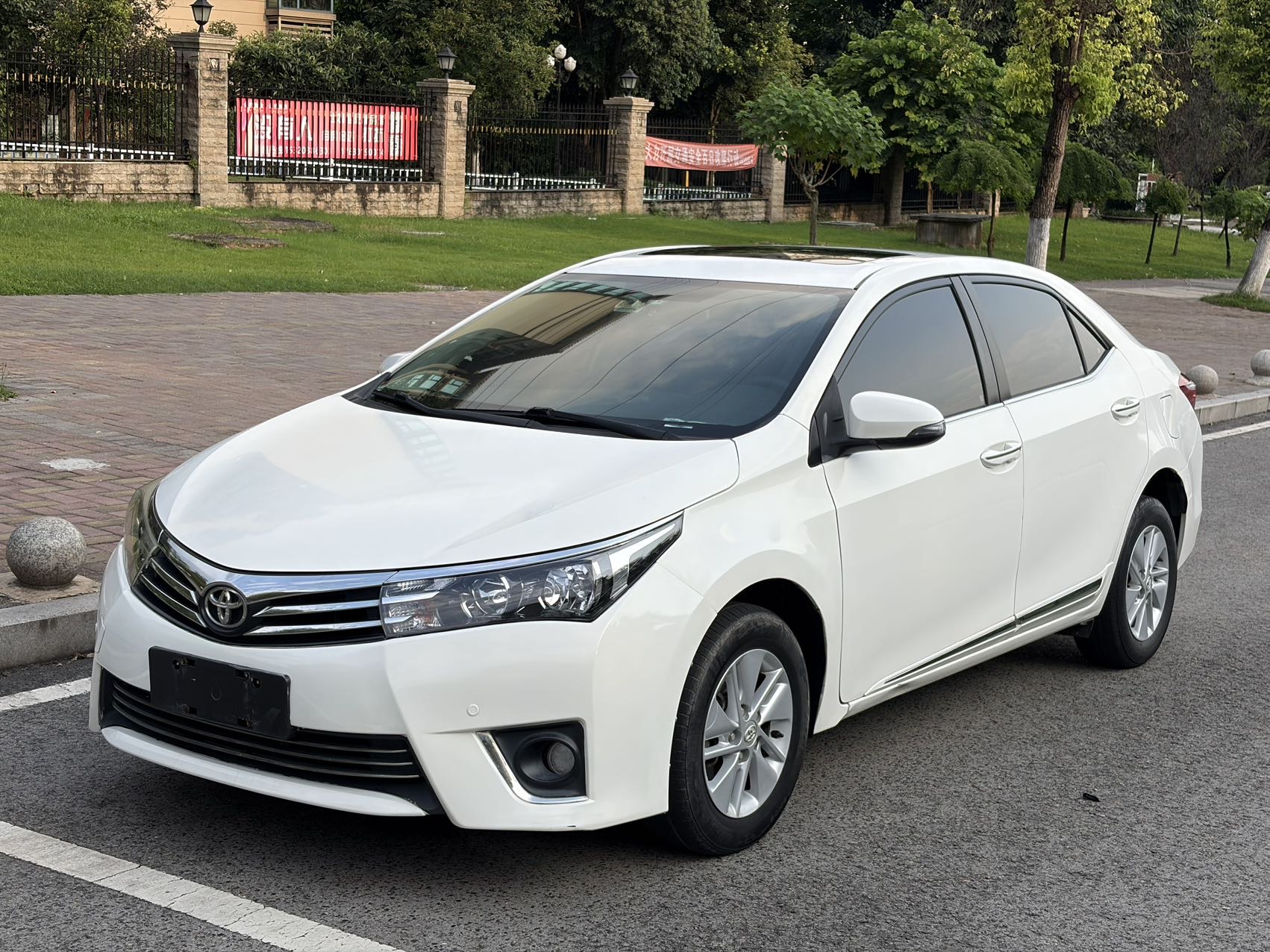 Toyota Corolla 2015 Toyota Corolla 2015 car image