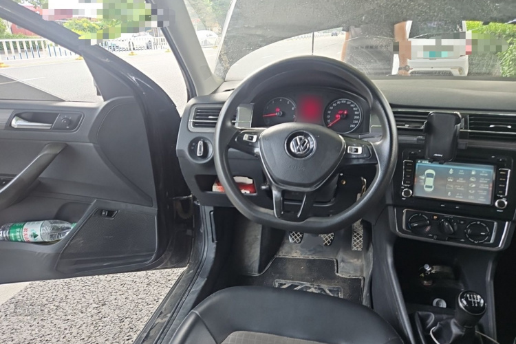 Volkswagen Santana 2018 car image #12