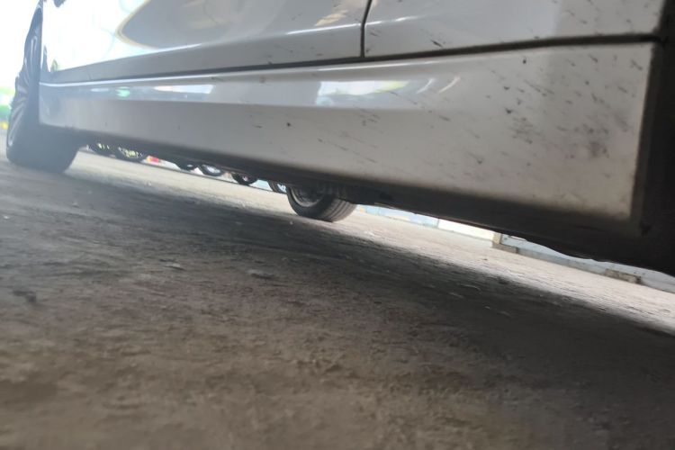 BMW 3 Series 2018 car image #23