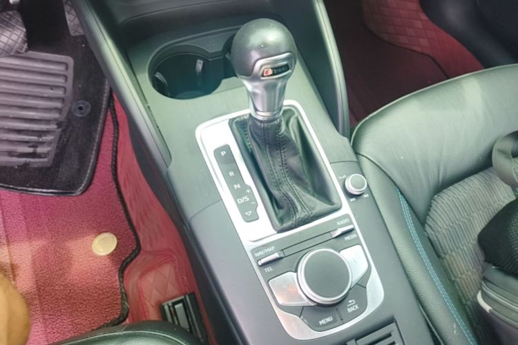 Audi A3 2019 immagine di auto #14