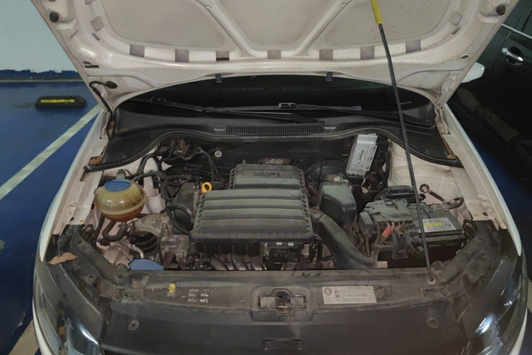 Volkswagen Polo 2015 car image #18