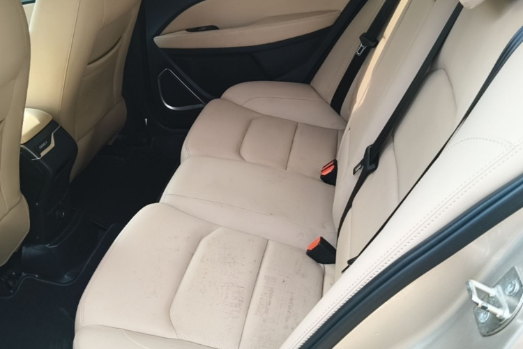 GEELY Emgrand 2019 #17 GEELY Emgrand 2019 car image #17