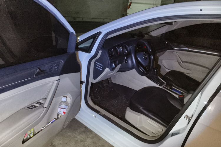 Volkswagen Golf 2016 car image #9