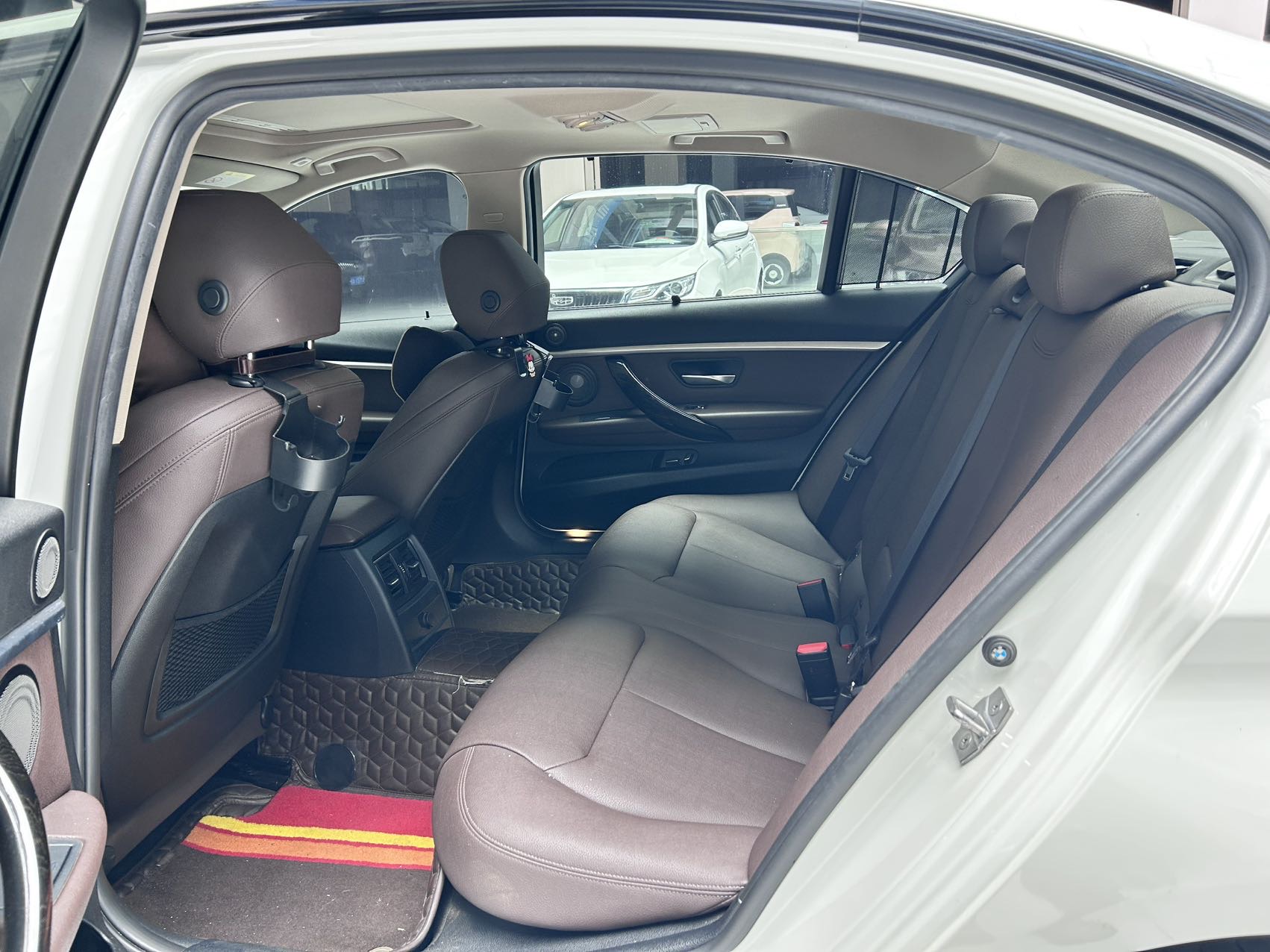 BMW 3 Series 2018 car image #9