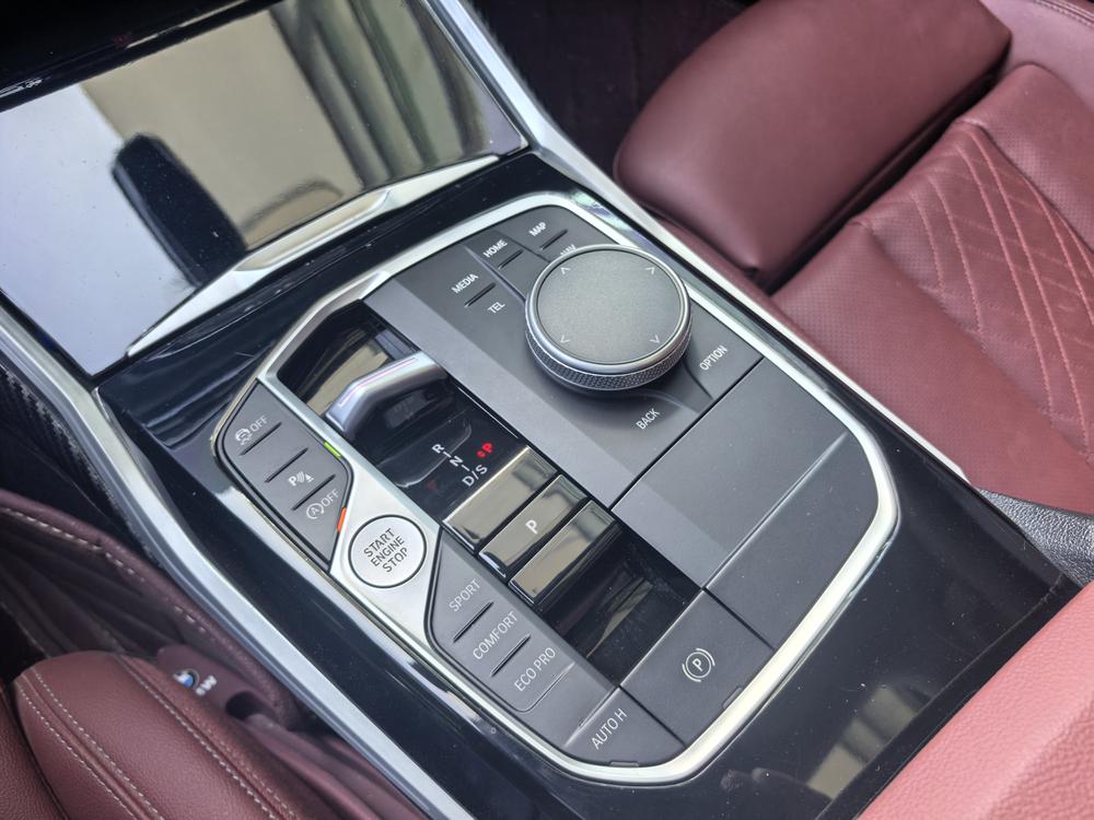 BMW 3 Series 2024 #10 BMW 3 Series 2024 immagine di auto #10