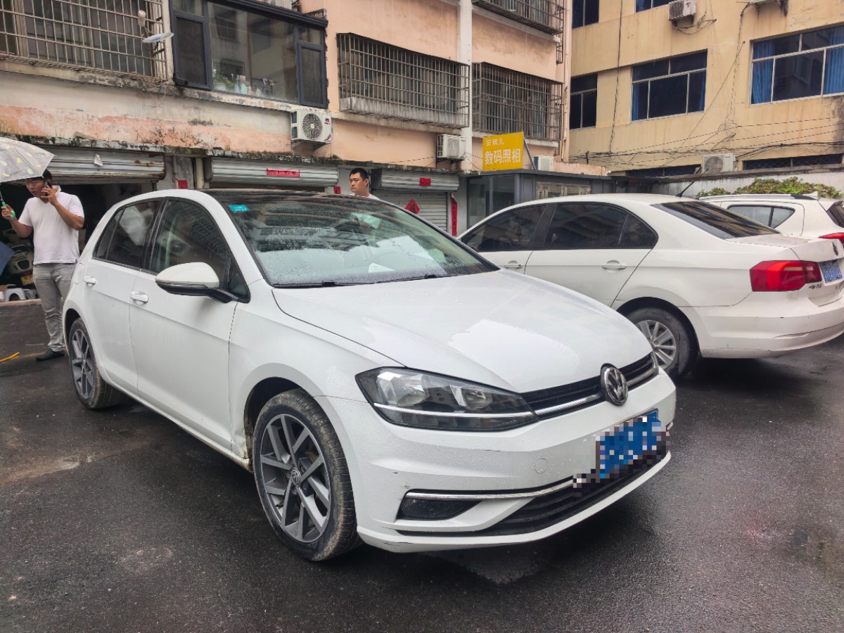 Volkswagen Golf 2020 car image #3