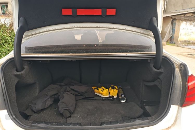 BMW 3 Series 2017 car image #21