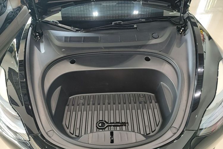 Tesla Model 3 2023 car image #20