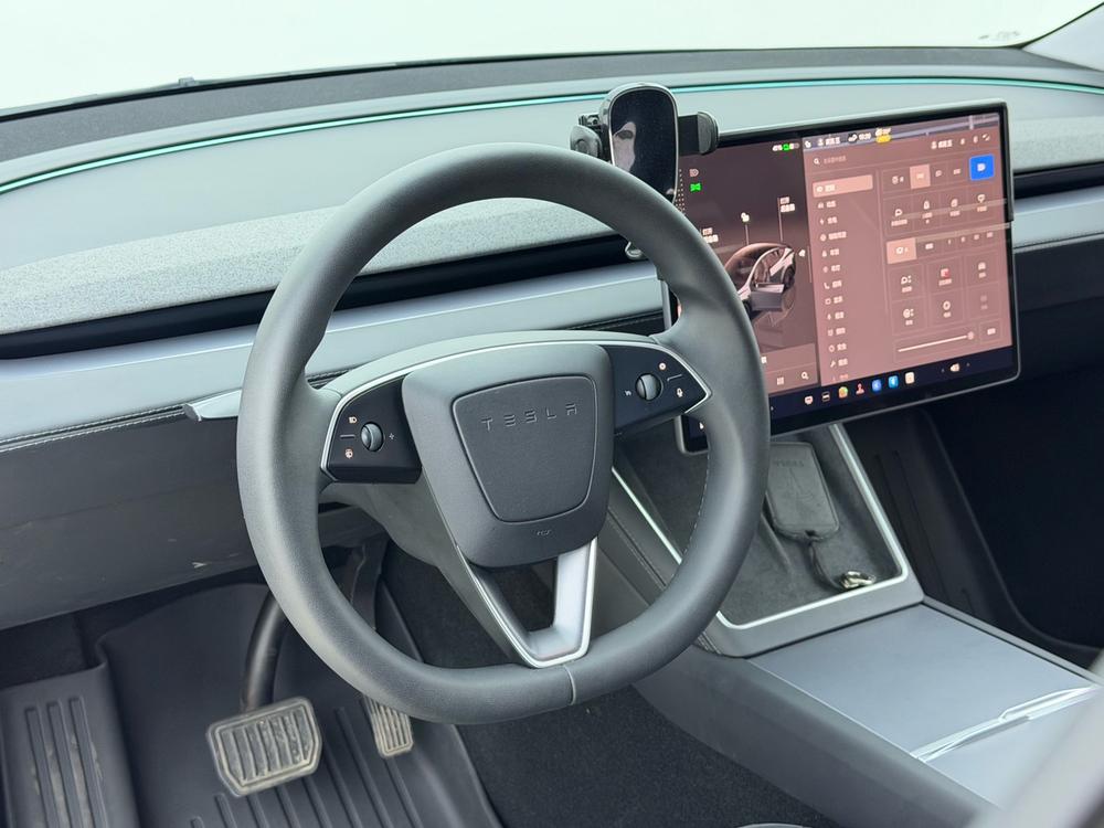 Tesla Model Y 2025 #12 Tesla Model Y 2025 car image #12