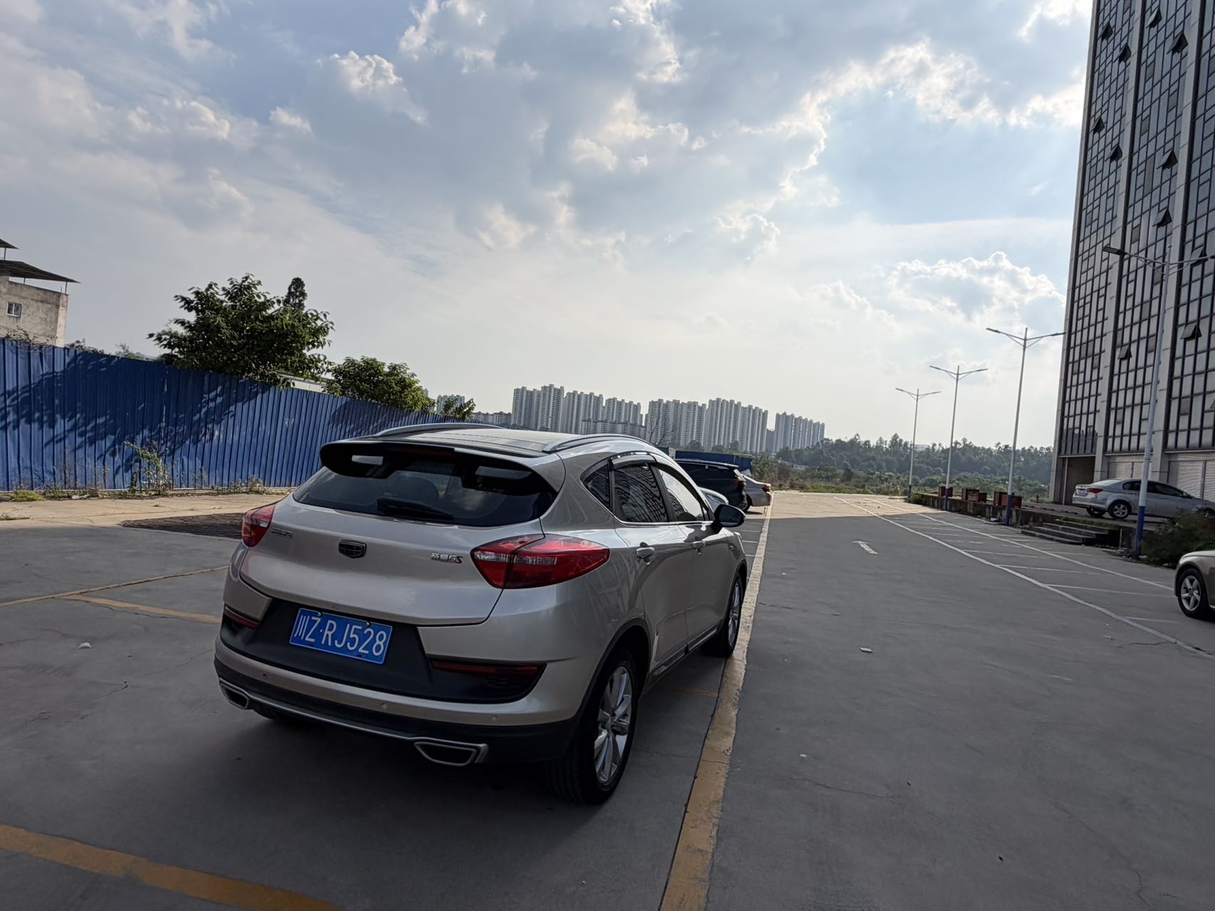 GEELY Emgrand GS 2019 car image #9
