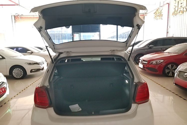 Volkswagen Polo 2019 car image #19