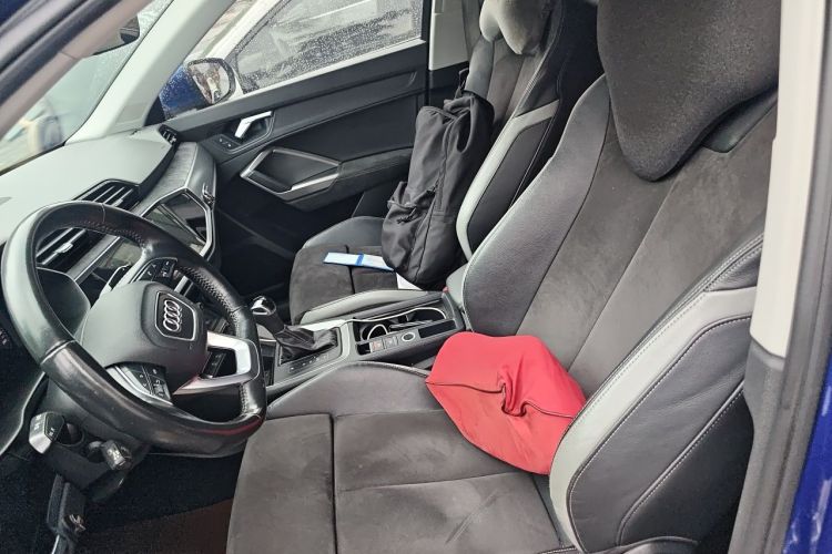 Audi Q3 2020 car image #15