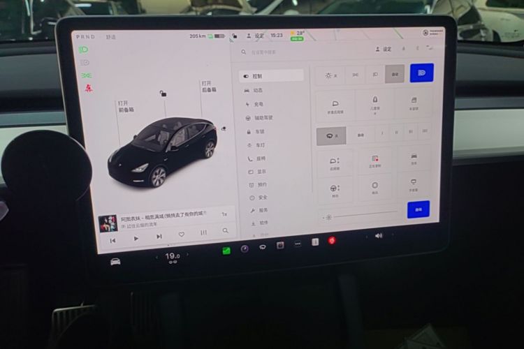 Tesla Model Y 2021 #17 Tesla Model Y 2021 car image #17