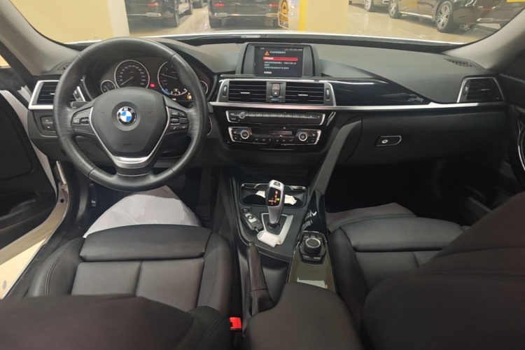 BMW 3 Series GT 2018 car image #10