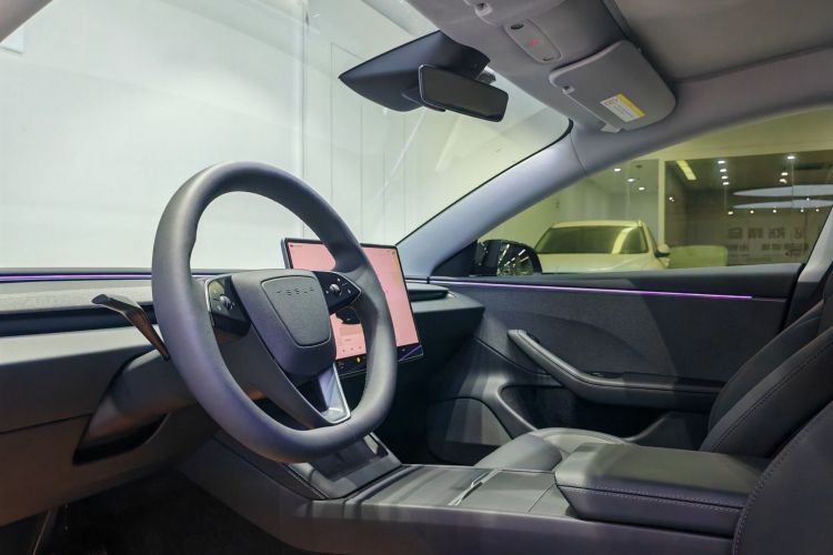 Tesla Model 3 2026 car image #10