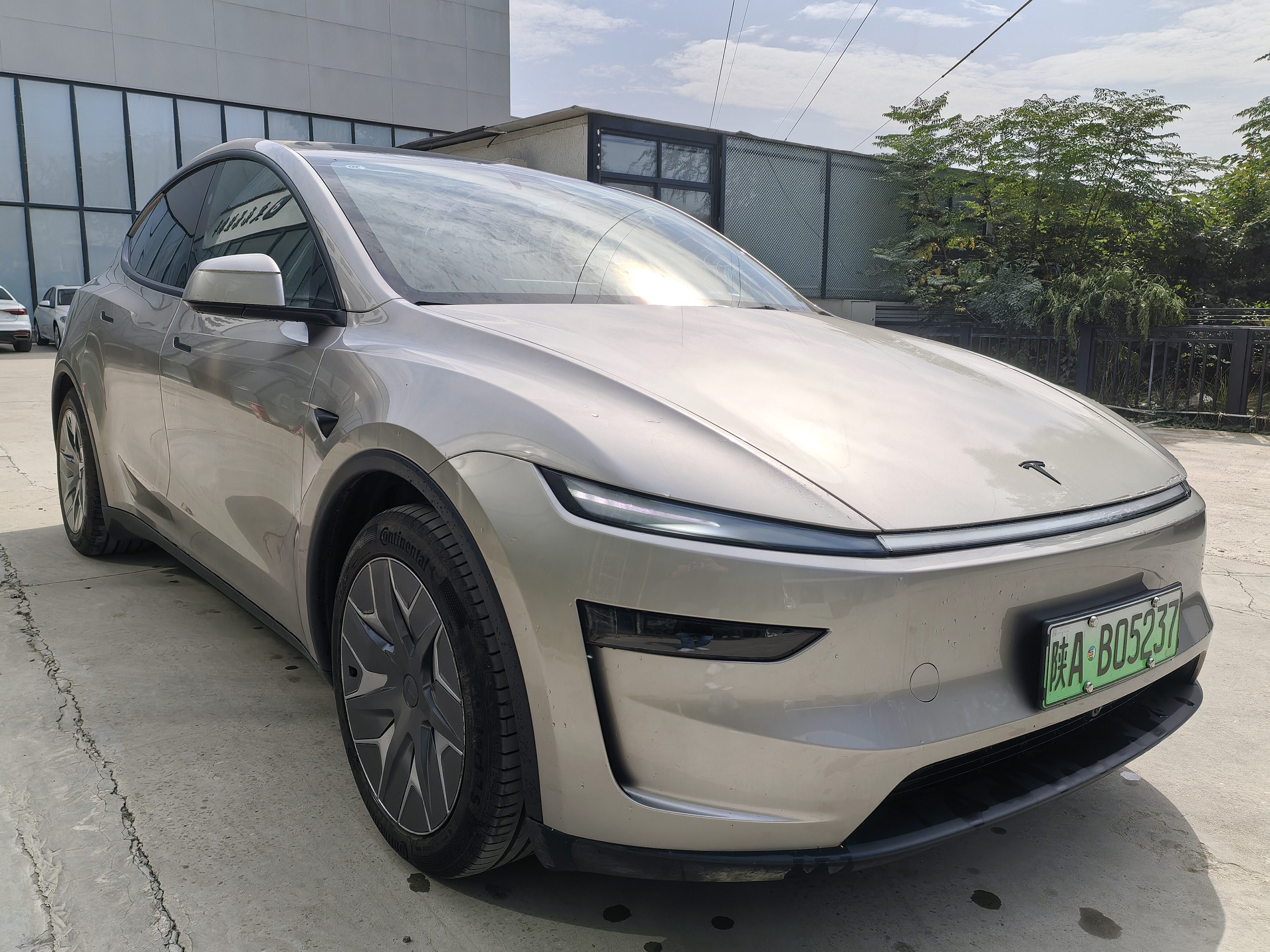 Tesla Model Y L 2025 #6 Tesla Model Y L 2025 imagen de coche #6
