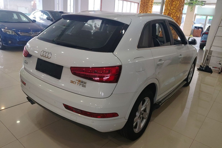 Audi Q3 2017 car image #7