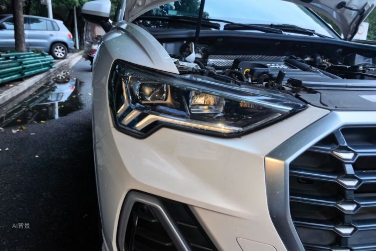 Audi Q3 2023 car image #8