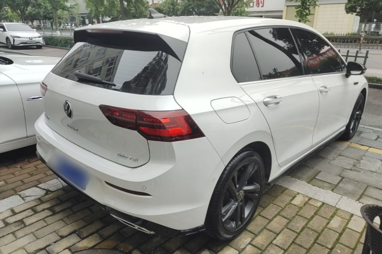 Volkswagen Golf 2023 car image #7