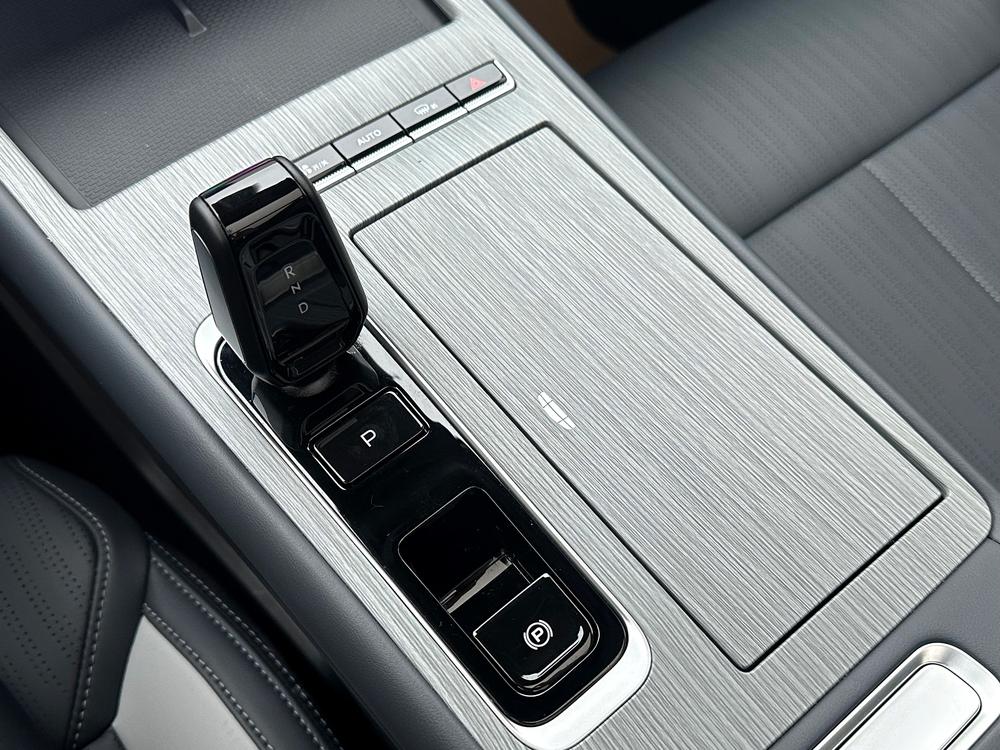GEELY Boyue L 2024 car image #10