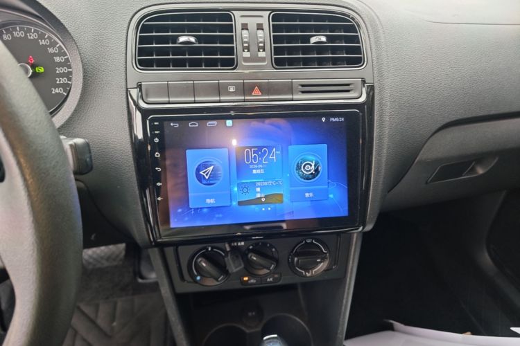 Volkswagen Polo 2018 car image #13