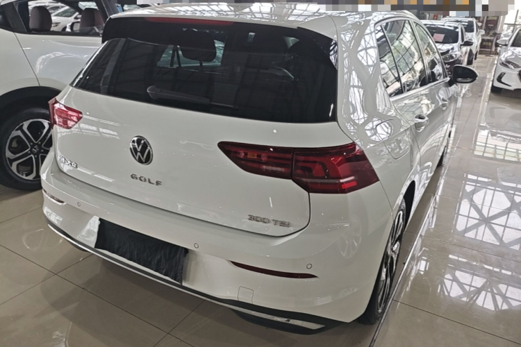 Volkswagen Golf 2025 car image #7