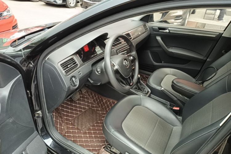 Volkswagen Santana 2019 car image #16