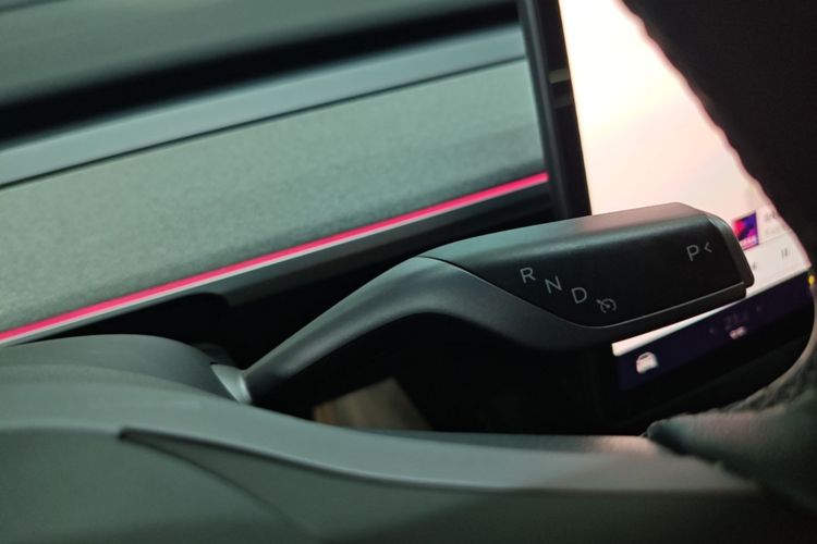 Tesla Model Y 2023 #14 Tesla Model Y 2023 car image #14
