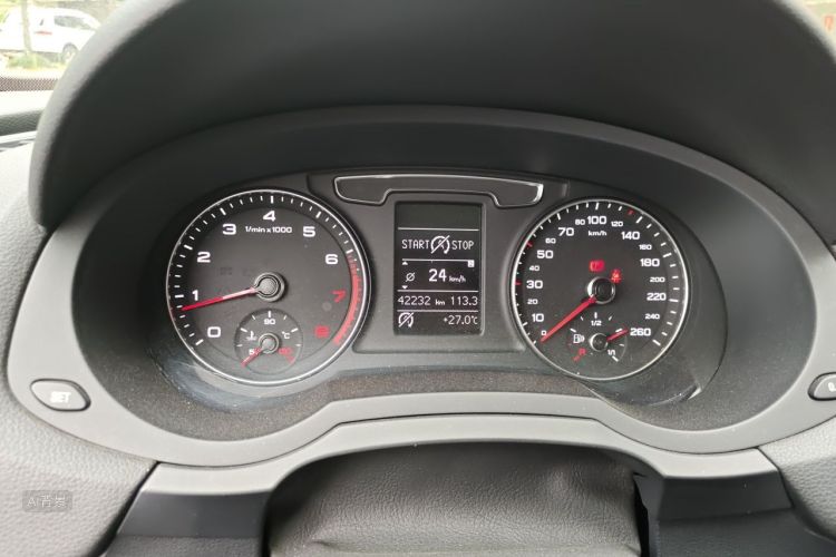 Audi Q3 2017 car image #13