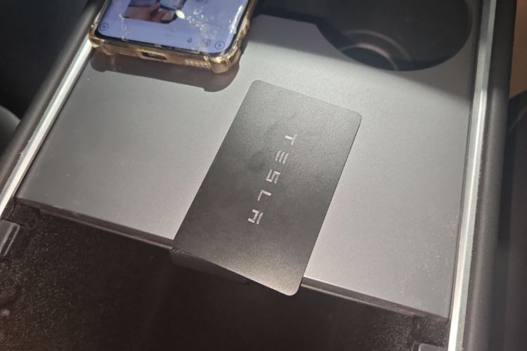Tesla Model Y 2024 #9 Tesla Model Y 2024 car image #9