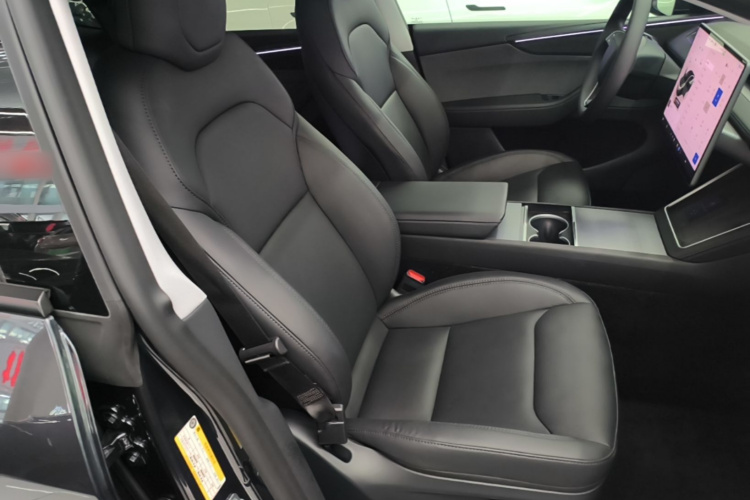 Tesla Model Y 2025 car image #24