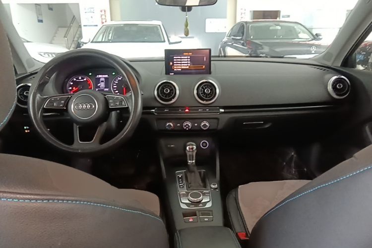 Audi A3 2018 car image #10