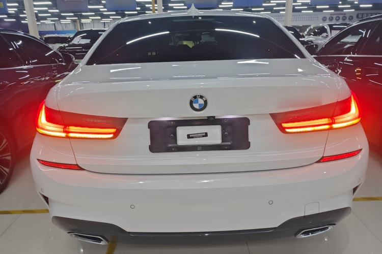 BMW 3 Series 2021 #4 BMW 3 Series 2021 صورة سيارة #4