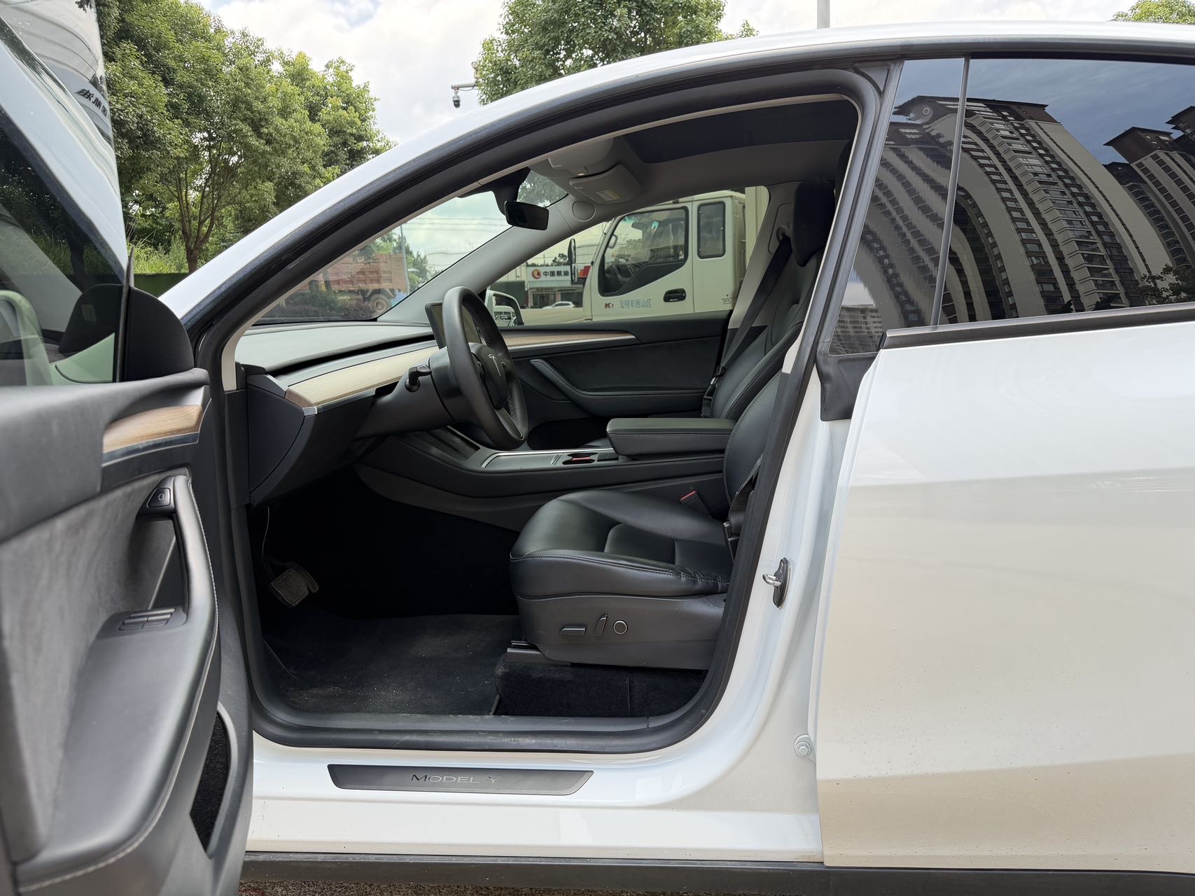 Tesla Model Y 2021 #4 Tesla Model Y 2021 car image #4