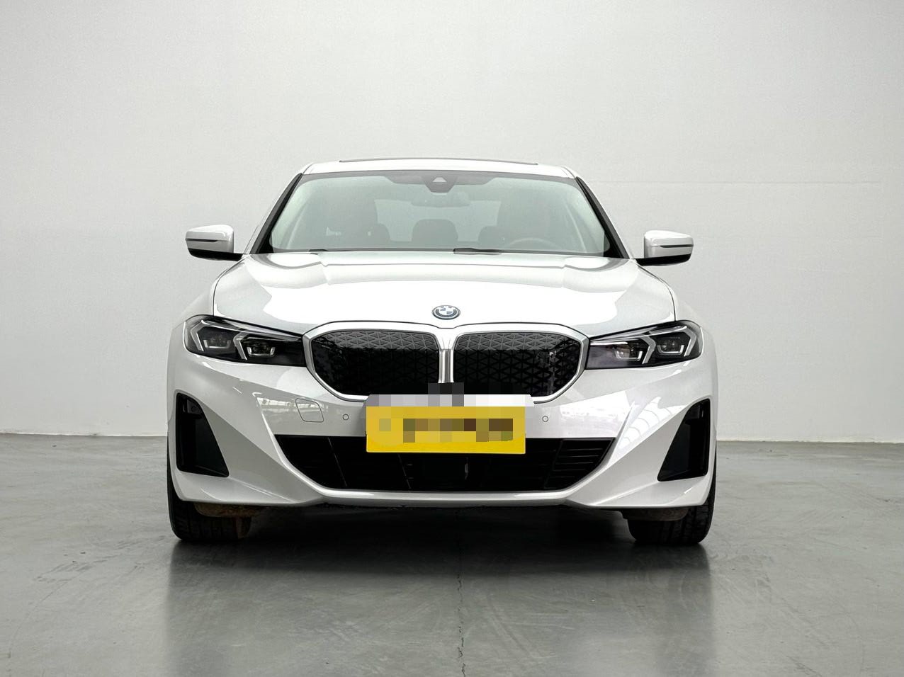 BMW i3 2025 car image #2