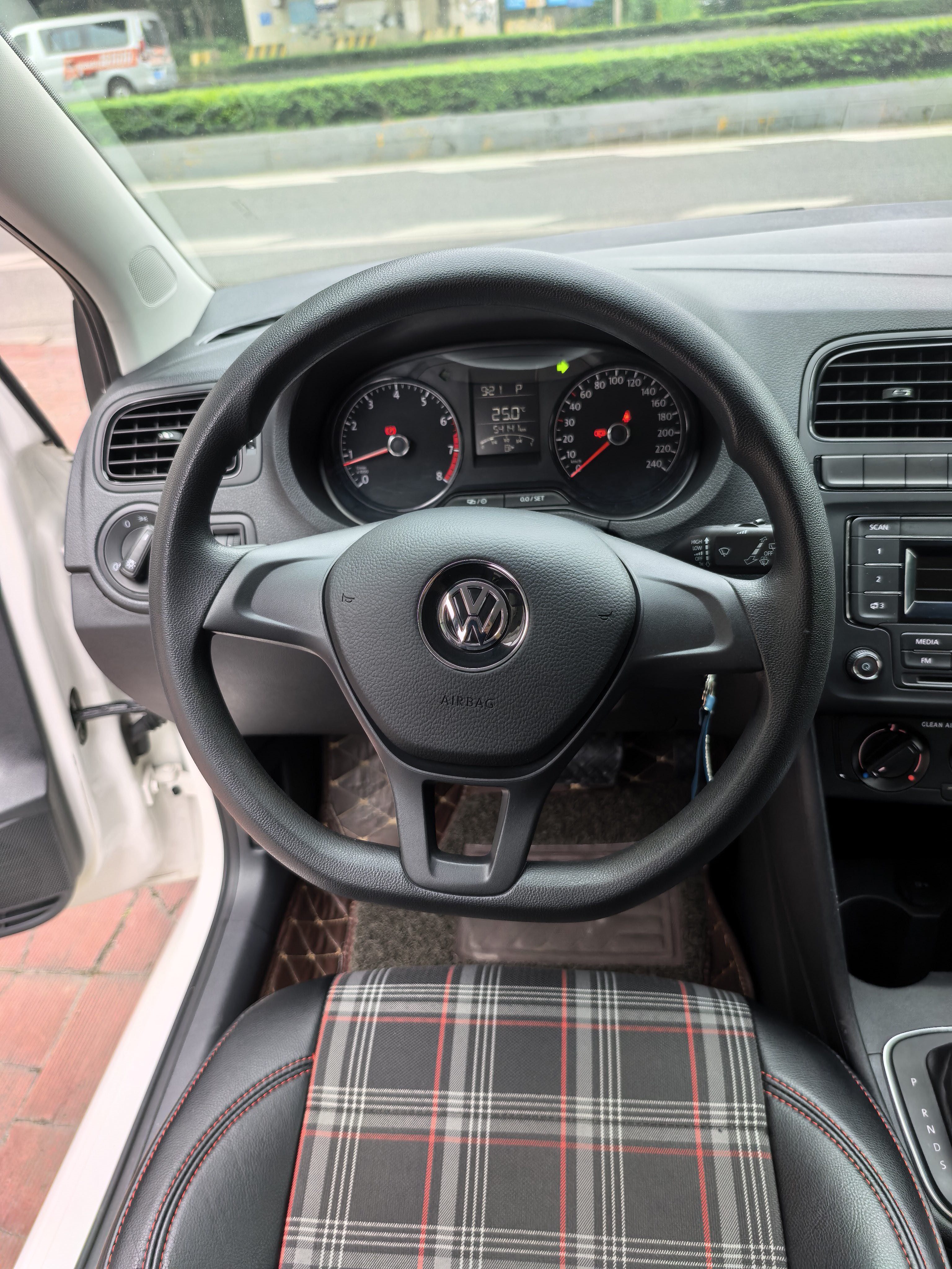 Volkswagen Polo 2017 #13 Volkswagen Polo 2017 car image #13