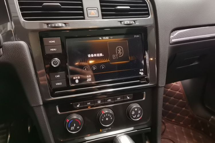 Volkswagen Golf 2019 car image #13