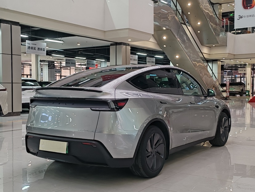 Tesla Model Y 2026 #7 Tesla Model Y 2026 car image #7