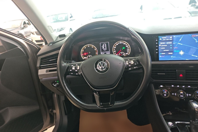 Volkswagen Bora 2019 #11 Volkswagen Bora 2019 car image #11