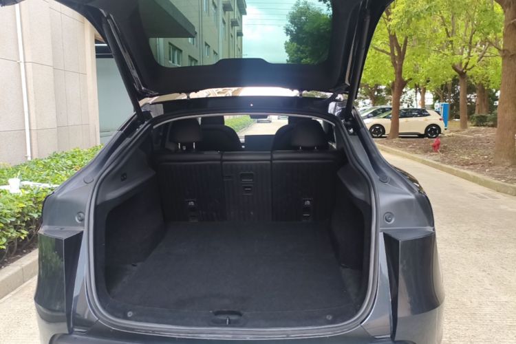 Tesla Model Y 2025 car image #21