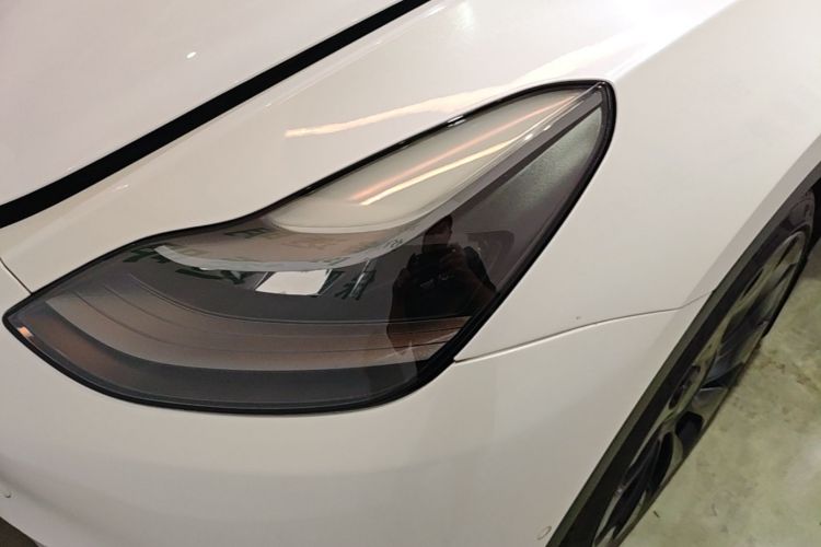 Tesla Model Y 2021 car image #23