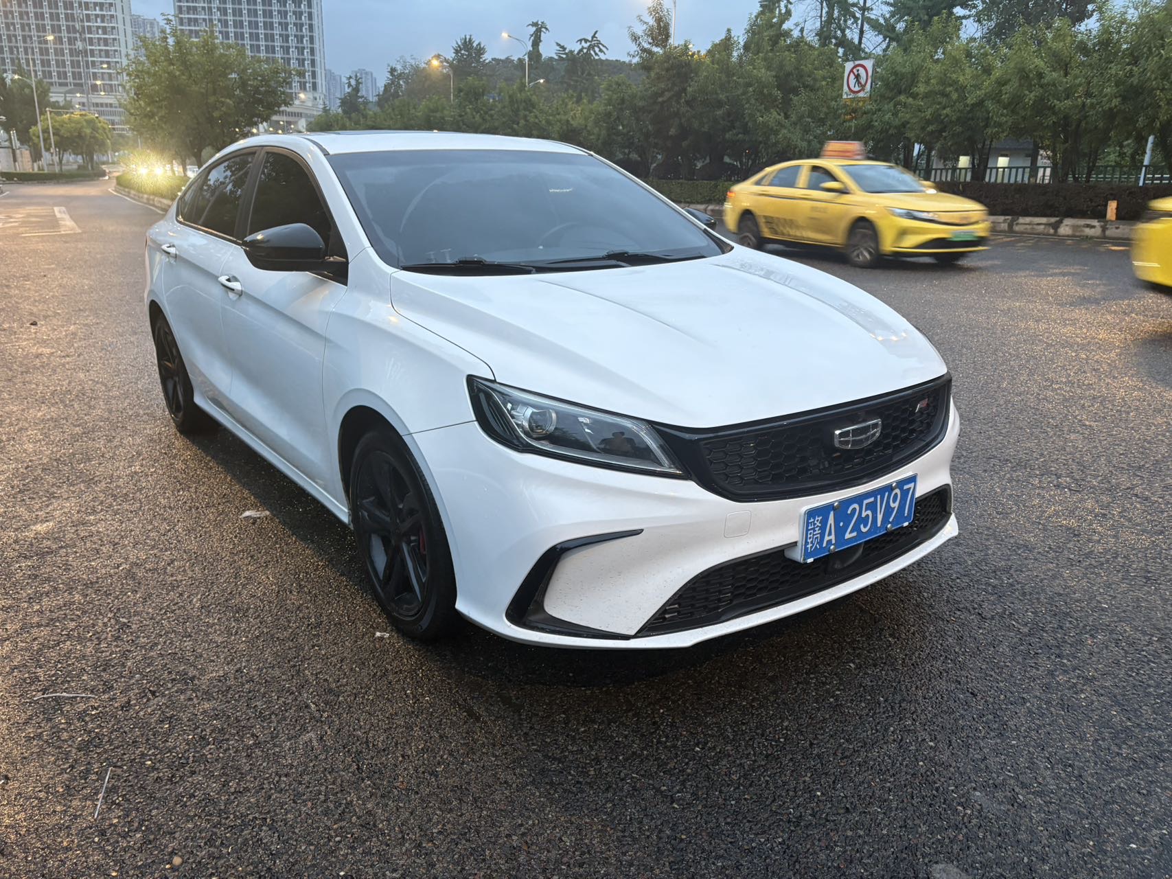 GEELY Binray 2021 car image #3