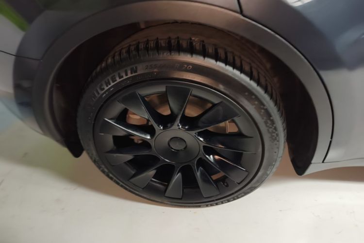 Tesla Model Y 2024 car image #10