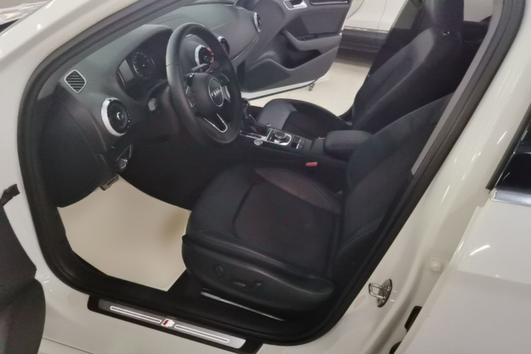 Audi A3 2017 car image #19
