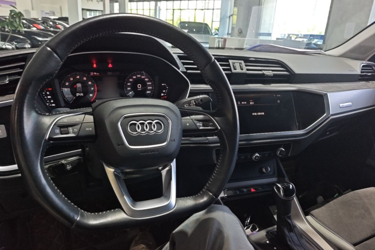 Audi Q3 2020 #11 Audi Q3 2020 car image #11