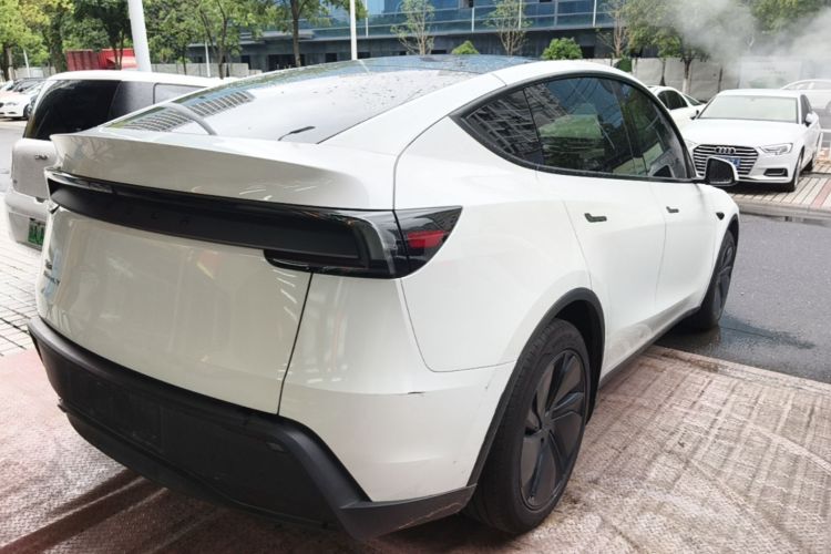 Tesla Model Y 2025 #7 Tesla Model Y 2025 immagine di auto #7