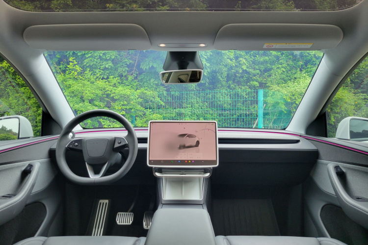 Tesla Model Y 2025 #17 Tesla Model Y 2025 car image #17